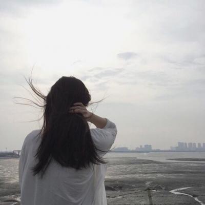 21张高清优雅女生背影微信头像 氛围感拉满