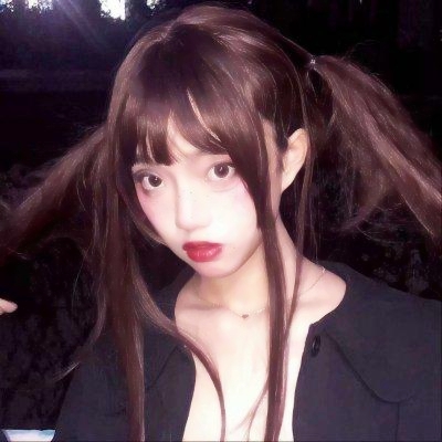 潮酷女生必备！35张supreme风格女生头像合集