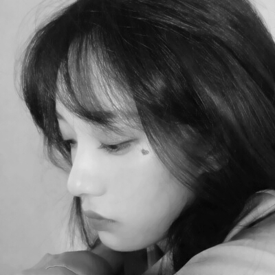 女生黑白高清头像合集 31张好看的黑白女生头像分享