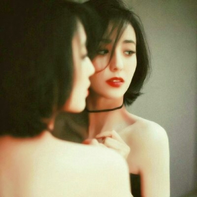 18张高清伤感意境侧面女生头像 合集整理