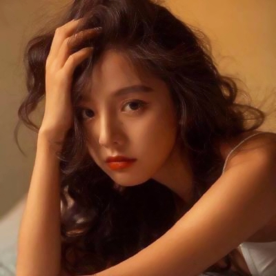 24张气质不土气的时尚女生微信头像合集