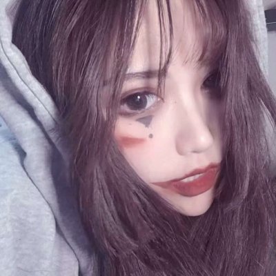 伤感女头高清，34张好看的伤感颓废女生头像精选