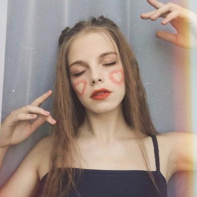 21张高清欧美高冷女生头像合集