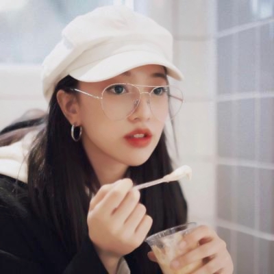 戴眼镜头像女生高清合集 21张唯美氛围感头像直接存