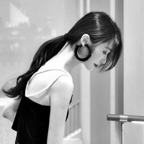 19张高冷范儿黑白侧脸女头 高清质感拉满