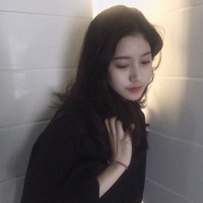 17张高清意境唯美女生QQ头像，氛围感拉满直接用