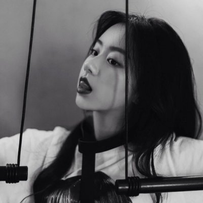 8张高清女生颓废迷茫QQ头像 伤感氛围感拉满