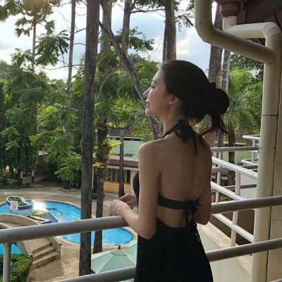 当下超火的女生时尚背影头像合集 19张高清图