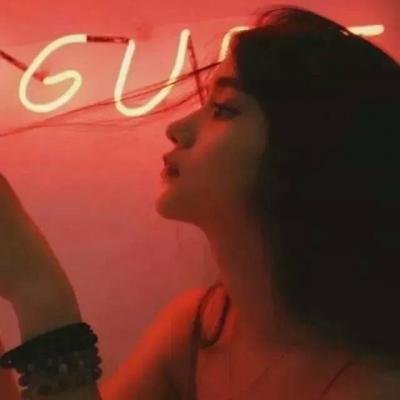 女生红色系QQ头像来啦！16张高清时尚范的潮流女头合集