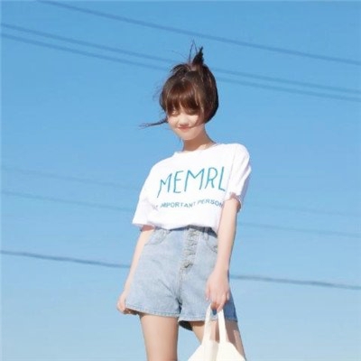 22张清新蓝色系女生头像 高清好看的小清新女头合集