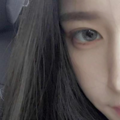 14张高清丧系侧脸女生头像 自带清冷破碎感的眼镜头像