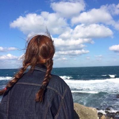 21张高清优雅女生背影微信头像 氛围感拉满