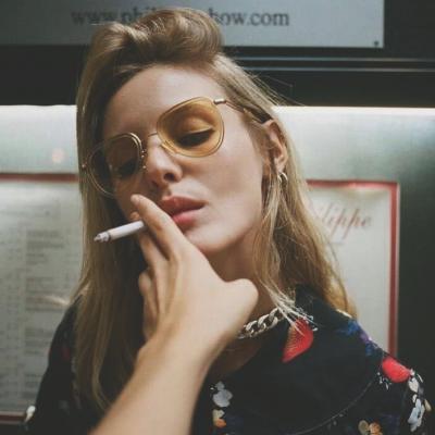 21张高清欧美高冷女生头像合集