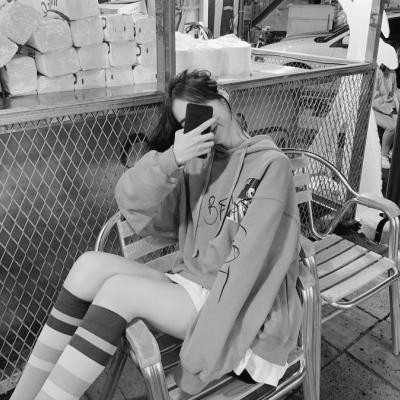 37张霸气挡脸黑色系女生头像 高清氛围感拉满