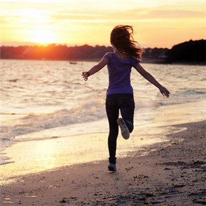 19张高清唯美女生奔跑励志头像 适合当头像用