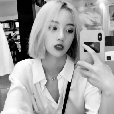 超拽又霸气！22张高清女生黑白头像合集