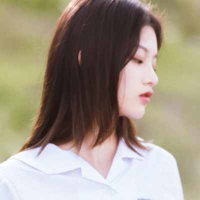 21张高清真人小清新女生QQ头像 直接用就好看