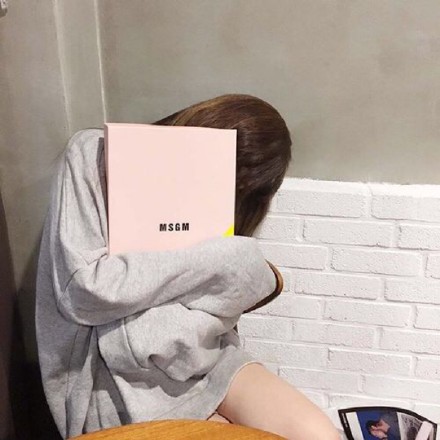 女生挡脸QQ头像合集！8张高清可爱又唯美的头像来啦