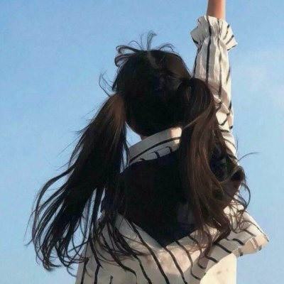 15张简约干净的女生唯美微信头像 高清无水印