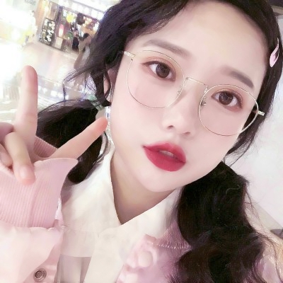 20张高清可爱风圆框眼镜女生头像合集