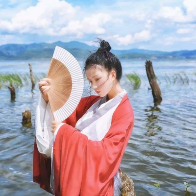 10张带感的忧伤古风女生真人头像