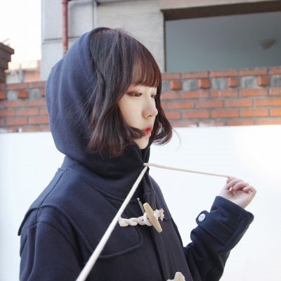 20张冬日氛围感女生头像 穿冬装的冬日美女头像合集