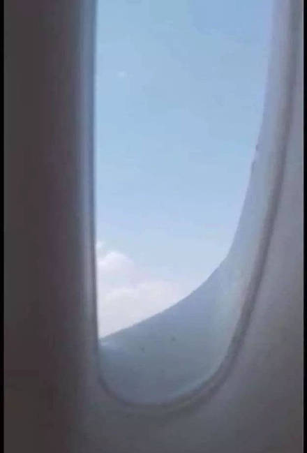 假期假装出国坐飞机？这套表情包帮你过足旅行瘾