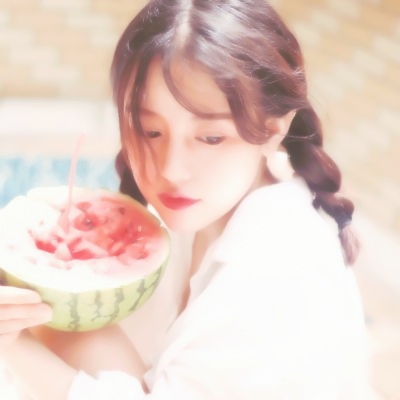 34张高清真人少女唯美意境头像合集