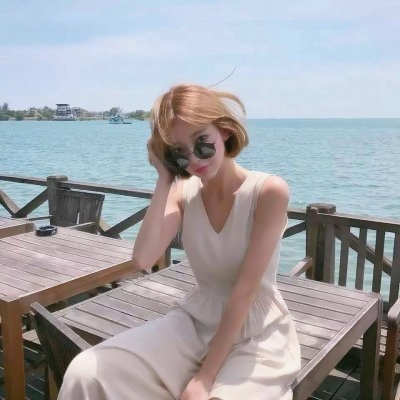 20张高清治愈感拉满的蓝天女生头像 每一张都超适合当头像