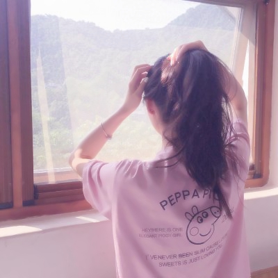 12张高清新潮女生背影真人头像 适合当QQ头像用