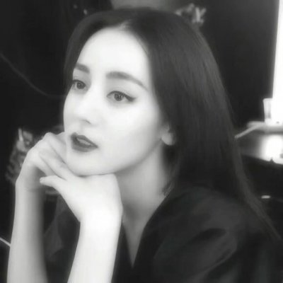 8张高清女生颓废迷茫QQ头像 伤感氛围感拉满