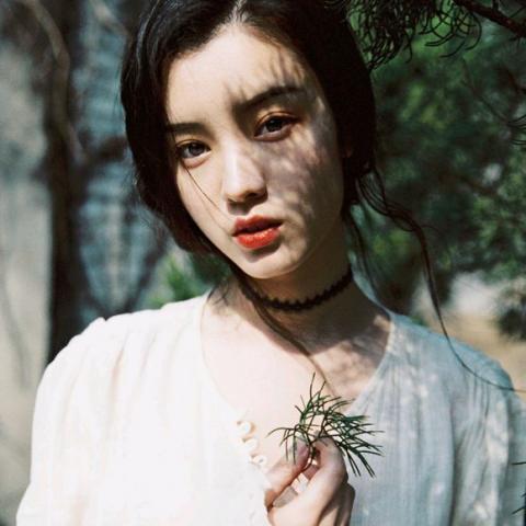 24张高清伤感女生头像 氛围感拉满的QQ唯美头像合集