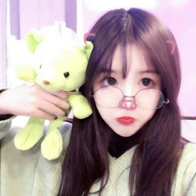 20张高清可爱风圆框眼镜女生头像合集