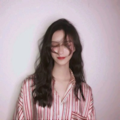 30张高清好看的个性时尚美女头像合集