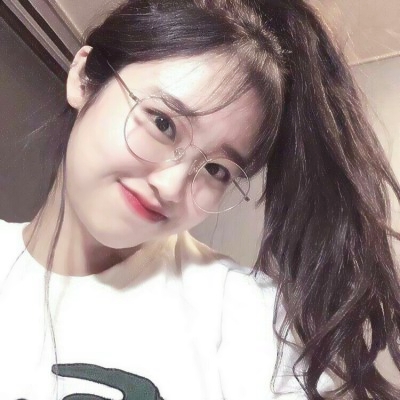 20张高清可爱风圆框眼镜女生头像合集