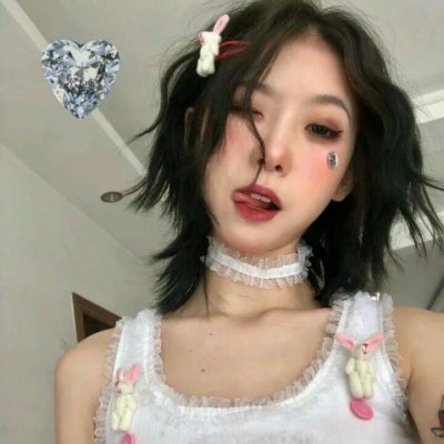 痞气拉满的真人超酷女生头像 高清无水印共15张