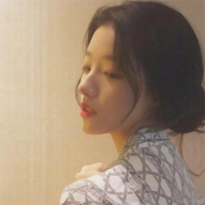 24张高清女生眼神迷茫头像合集