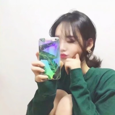 手机控女生看过来！14张个性QQ女生头像安排上了