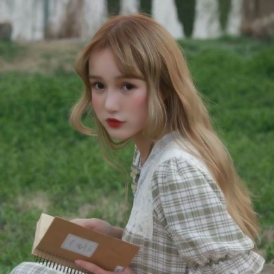 18张高清欧美复古风女生头像合集 氛围感拉满