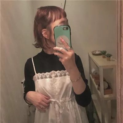 23张霸气手机挡脸女生头像 高清手机控女生头像合集