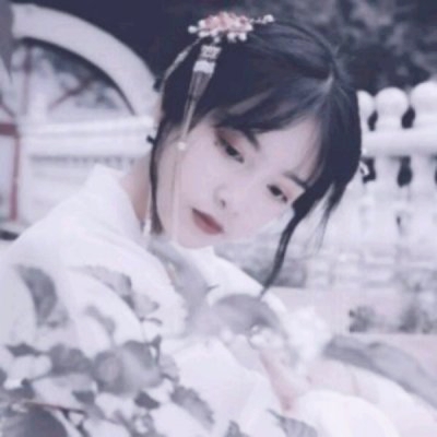 15张高清真人伤感古风女生头像合集
