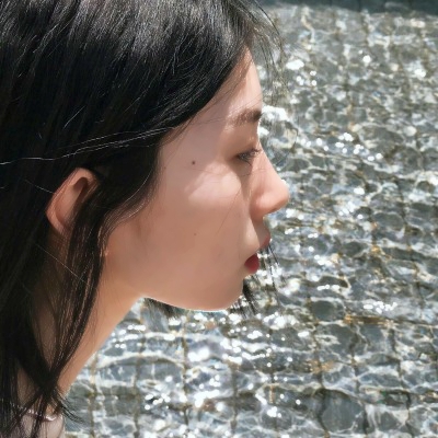 当下超火的霸气高冷女生头像 22张高清无水印合集