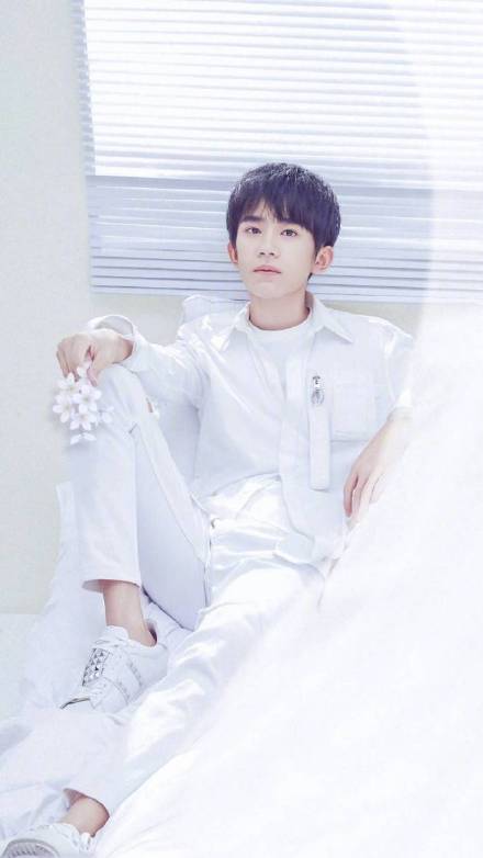 易烊千玺专属手机壁纸合集