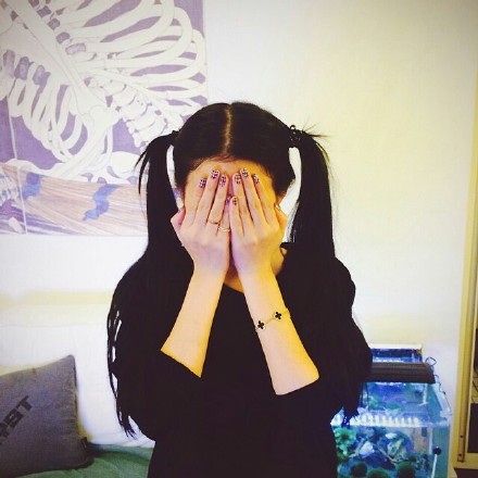 女生挡脸QQ头像合集！8张高清可爱又唯美的头像来啦