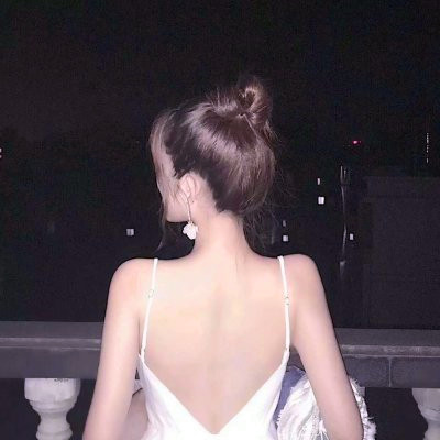 29张高清霸气真人社会女生背影头像合集