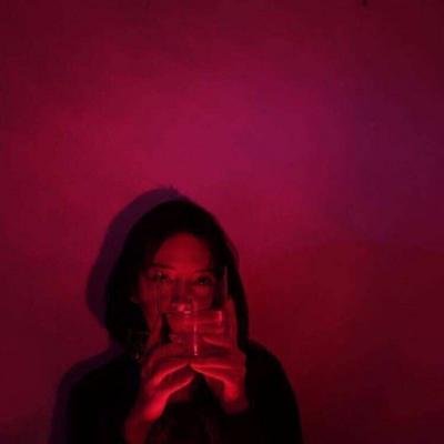 红色系高冷霸气女生头像合集 14张高清大图来啦