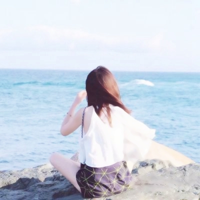 26张高清清新背影女头 氛围感拉满的女生头像合集