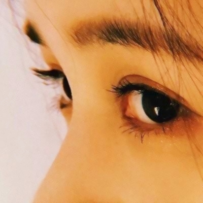 14张高清丧系侧脸女生头像 自带清冷破碎感的眼镜头像