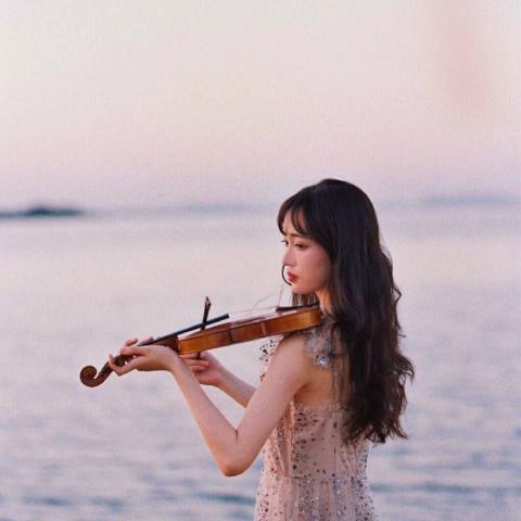 24张高清好看的女生伤感QQ头像精选