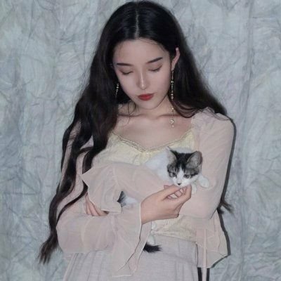 超拽又高冷的霸气女生头像，气场拉满！（16张合集）